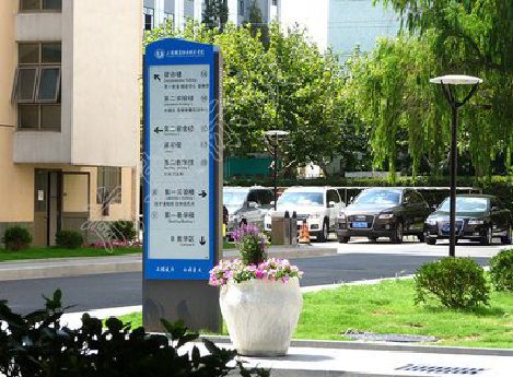 怀远哪些因素影响宣传栏的制作？